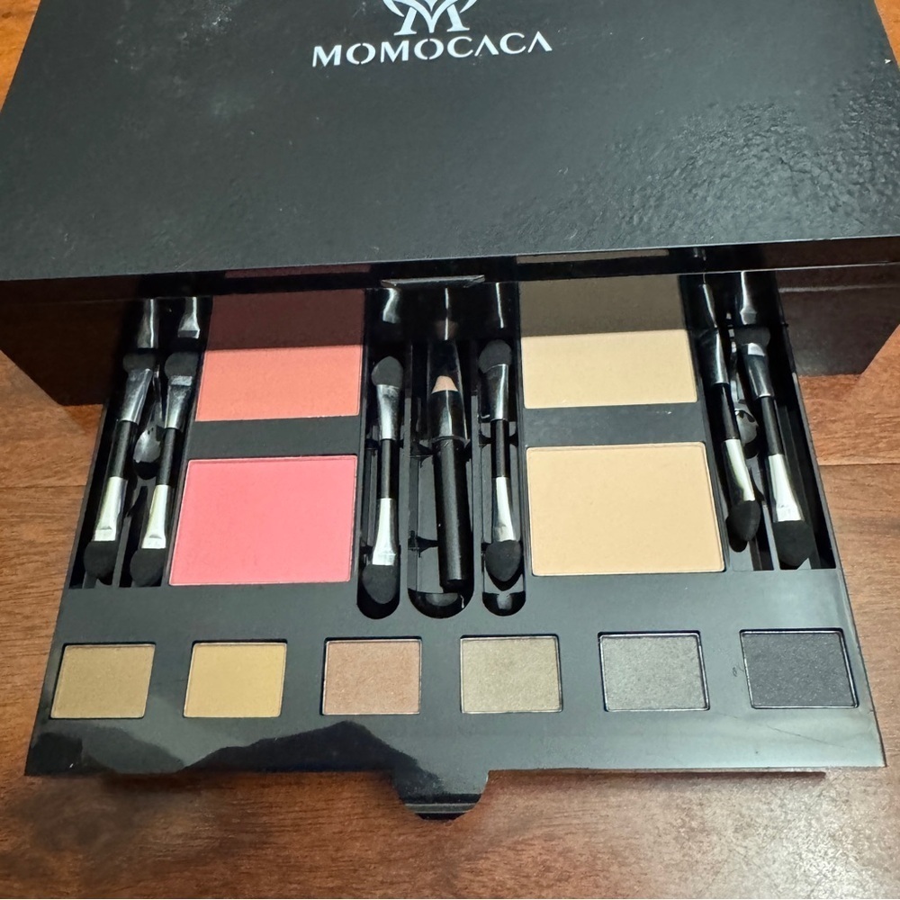 Momocaca Make Up Professional Kit - Picture 4 of 5